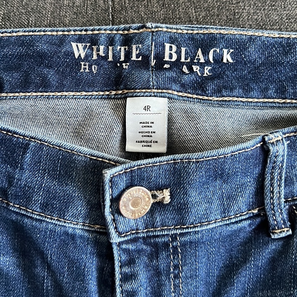 White House Black Market mid rise skinny Jean - Picture 2 of 3